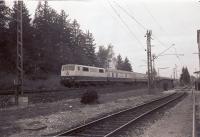 111 065-9 erreicht den Bahnhof Freilassing aus Richtung Rosenheim.