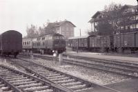 218 347-3 in der Wagenreinigungsanlage des Bw Freilassing, 26.10.1983