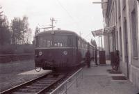 Eine nicht notierte 798er-Kombi wird im Bw Freilassing am 26.10.1983 betankt.