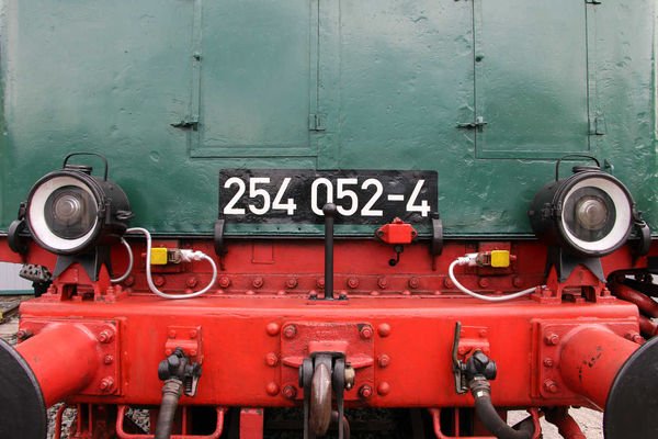 254 052-4